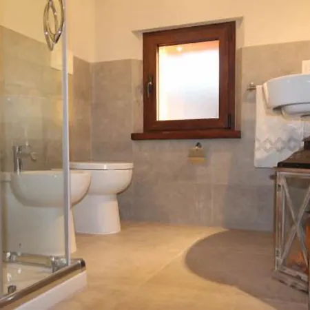 Il Fienile Di 팜스테이 *